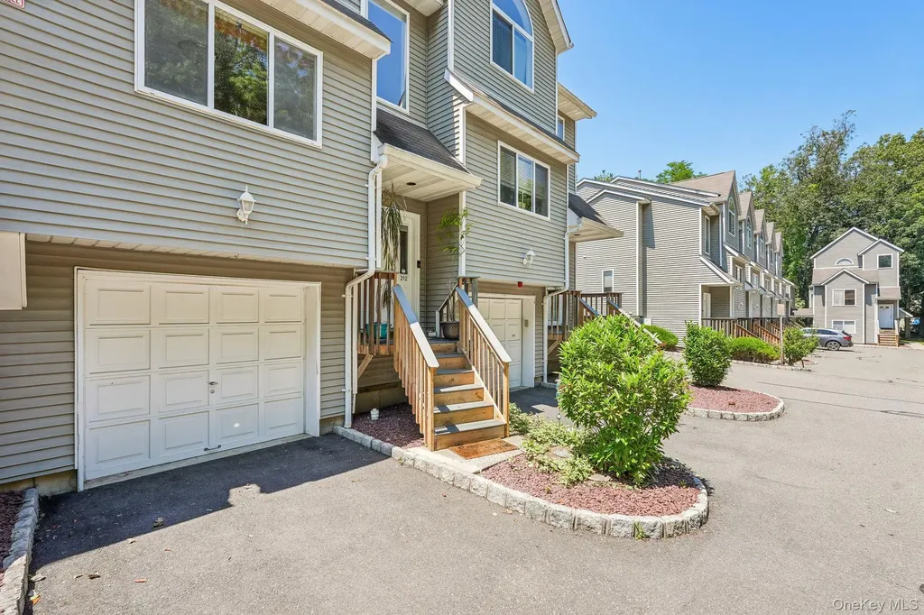 212 Arlington Court Bardonia NY 10954