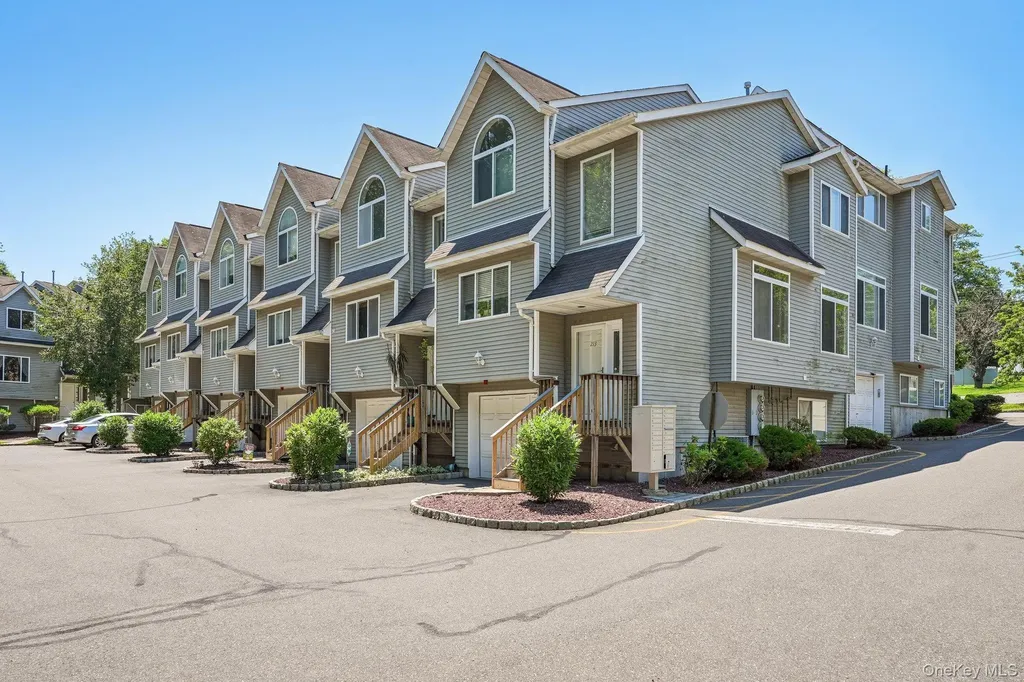 212 Arlington Court Bardonia NY 10954