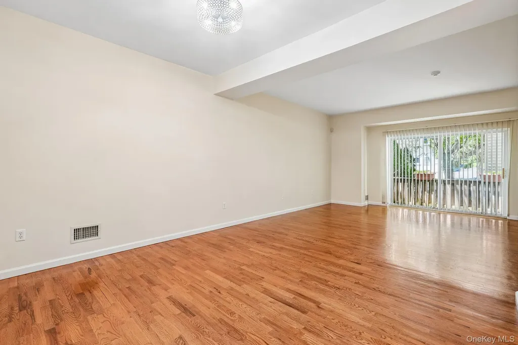 212 Arlington Court Bardonia NY 10954