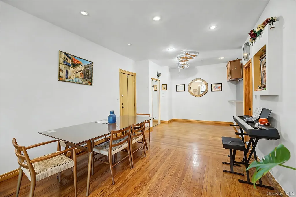 136-05 Sanford Avenue Flushing NY 11355