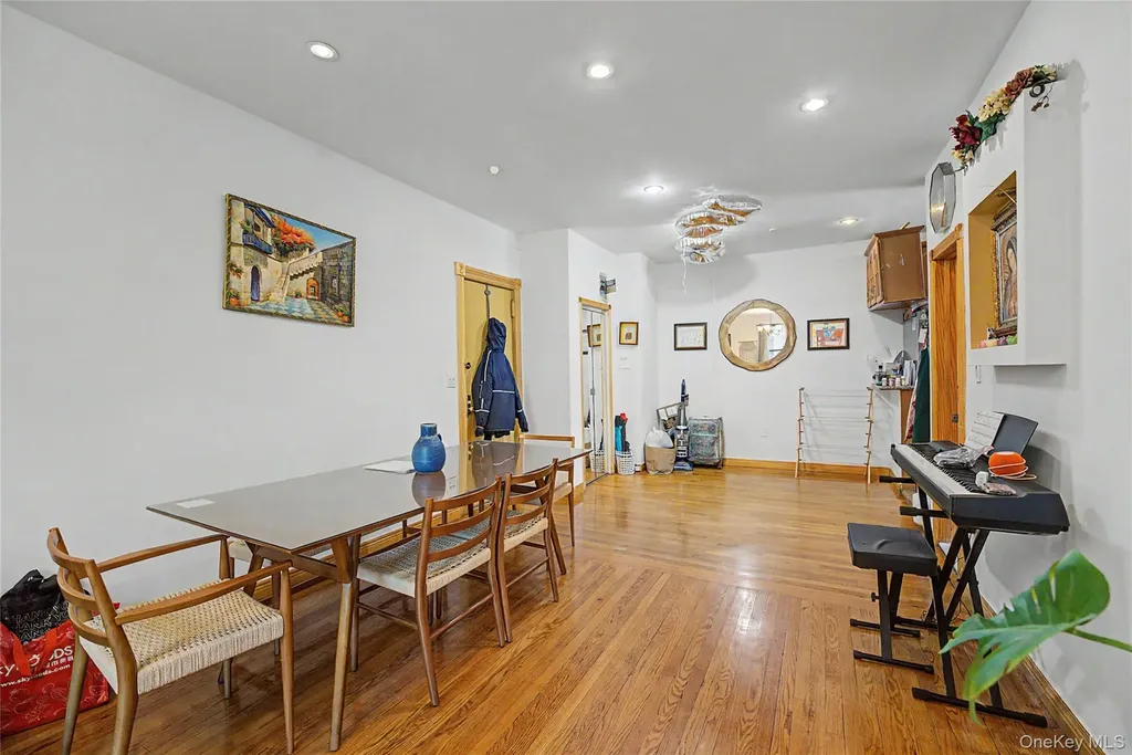 136-05 Sanford Avenue Flushing NY 11355