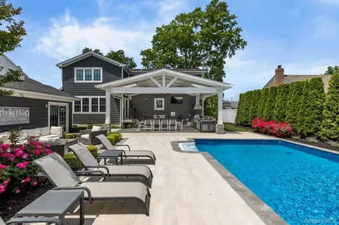 565 Kell Place Seaford NY 11783