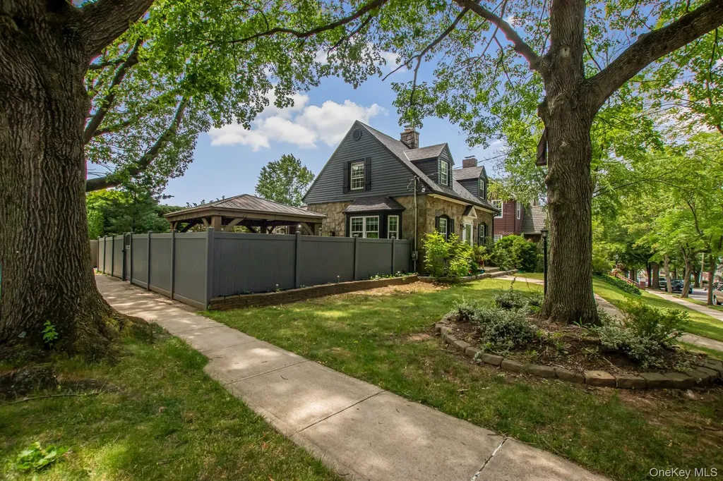 4 Knox Place Staten Island NY 10314