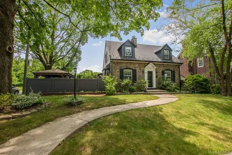 4 Knox Place Staten Island NY 10314