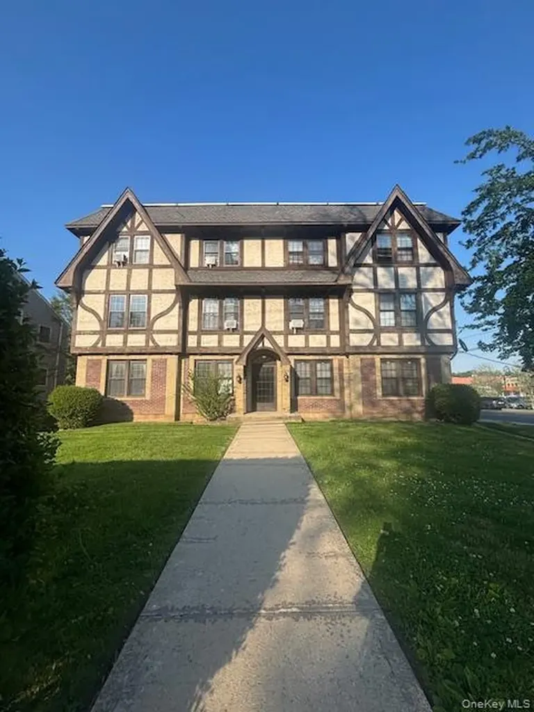 28 W Neck Road Huntington NY 11743
