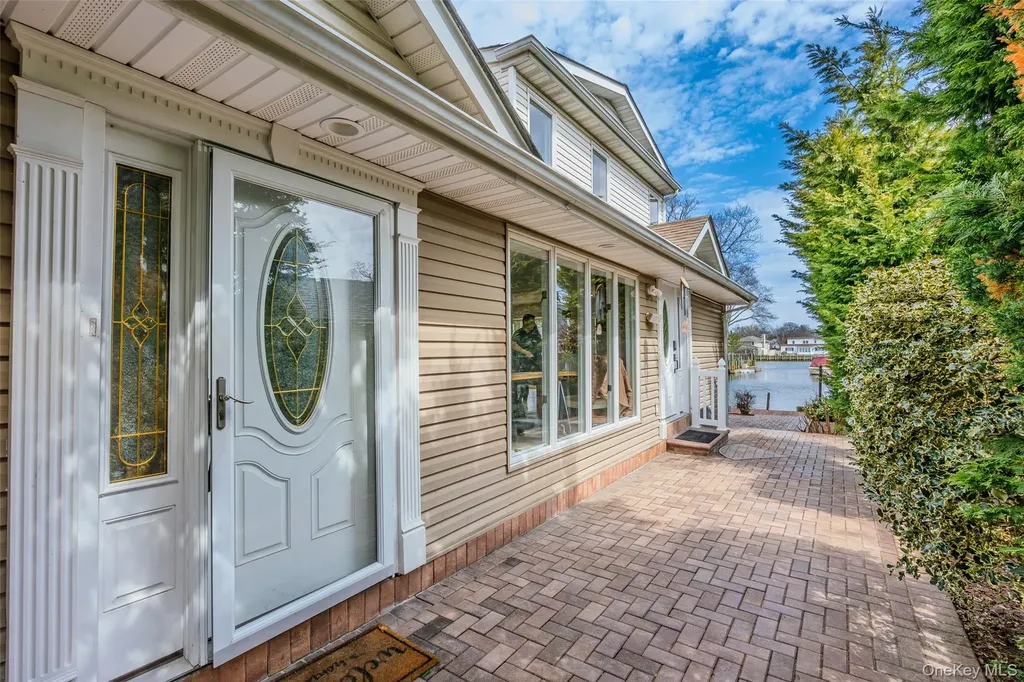 119 Alhambra Road Massapequa NY 11758