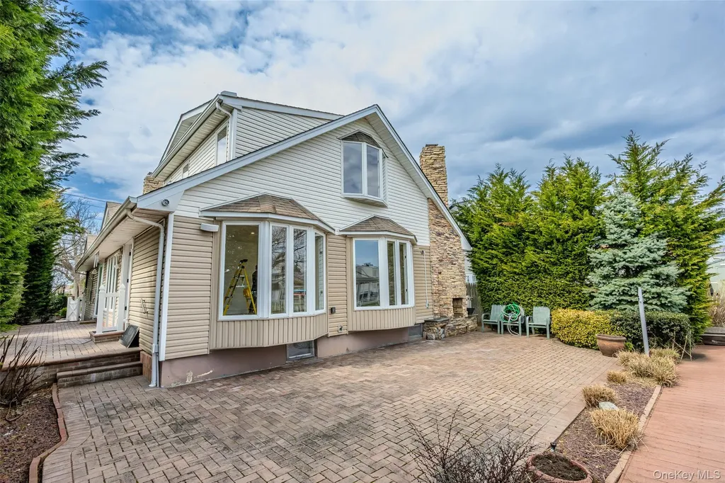 119 Alhambra Road Massapequa NY 11758