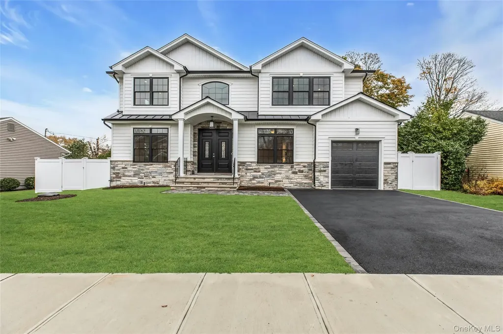 76 Wyoming Court Syosset NY 11791