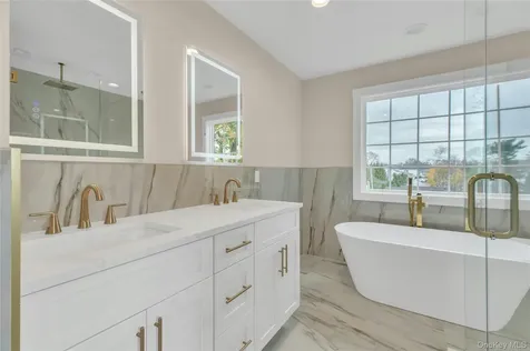76 Wyoming Court Syosset NY 11791