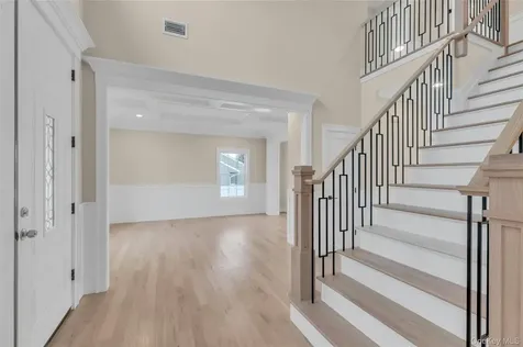 76 Wyoming Court Syosset NY 11791