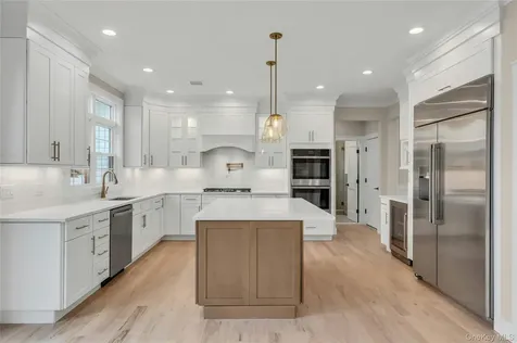 76 Wyoming Court Syosset NY 11791