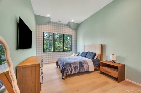 2 Chelmsford Drive Muttontown NY 11545