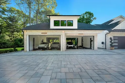 2 Chelmsford Drive Muttontown NY 11545
