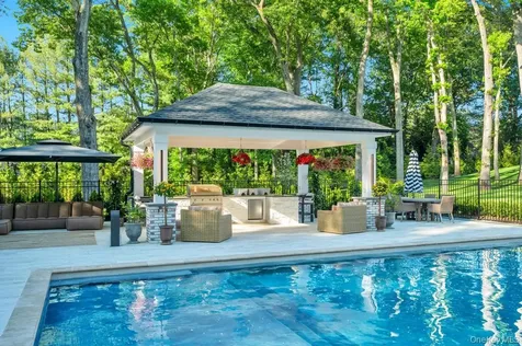 2 Chelmsford Drive Muttontown NY 11545