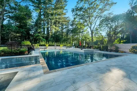 2 Chelmsford Drive Muttontown NY 11545