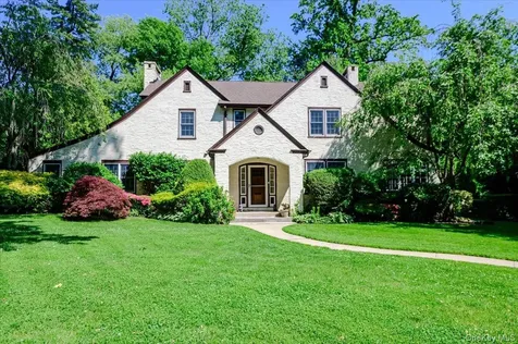 11 Myrtle Drive Great Neck NY 11021