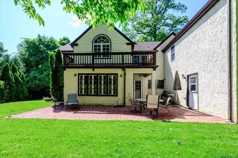 11 Myrtle Drive Great Neck NY 11021