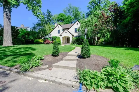 11 Myrtle Drive Great Neck NY 11021