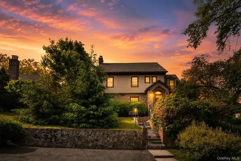 17 Old Orchard Road New Rochelle NY 10804