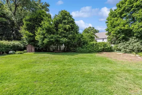 17 Old Orchard Road New Rochelle NY 10804