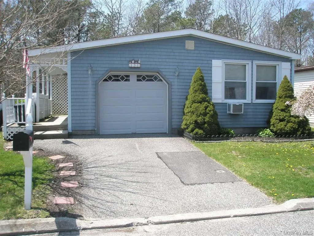 131 Village Circle West Manorville NY 11949