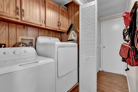 131 Village Circle West Manorville NY 11949