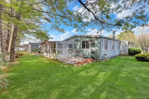 131 Village Circle West Manorville NY 11949