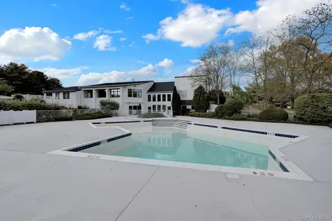131 Village Circle West Manorville NY 11949