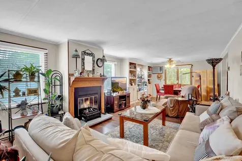 131 Village Circle West Manorville NY 11949