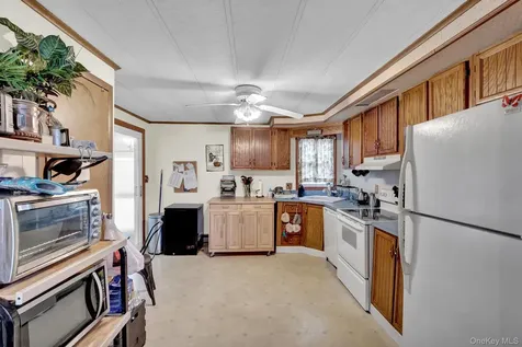 131 Village Circle West Manorville NY 11949