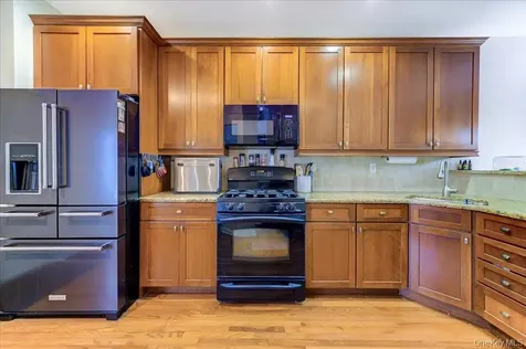 506 Southview Drive Poughkeepsie NY 12601
