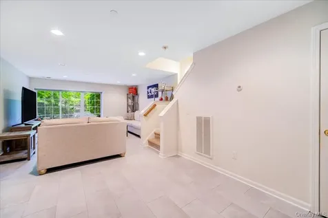 506 Southview Drive Poughkeepsie NY 12601