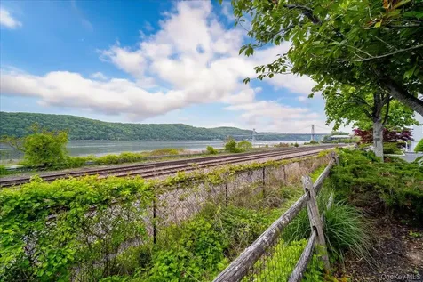 506 Southview Drive Poughkeepsie NY 12601