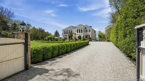 3172 Sound Avenue Baiting Hollow NY 11933