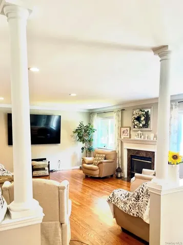 15 Silas Woods Road Manorville NY 11949