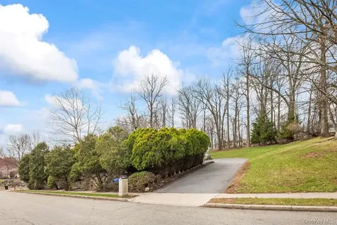 20 Algonquin Circle Airmont NY 10952