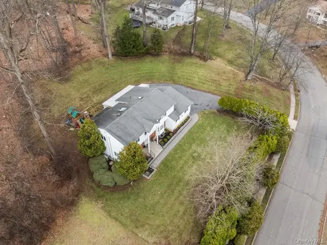 20 Algonquin Circle Airmont NY 10952