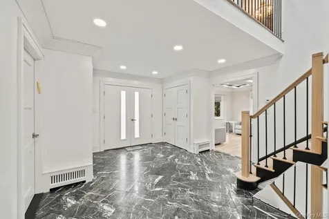 20 Algonquin Circle Airmont NY 10952