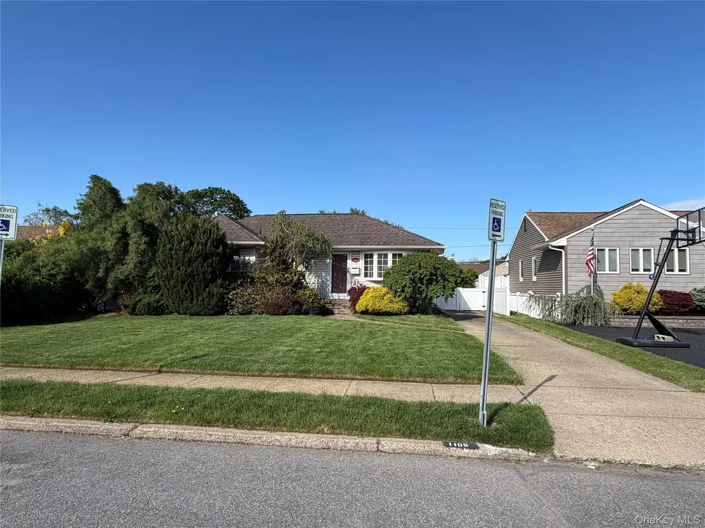 1108 Mcdonald Avenue Wantagh NY 11793