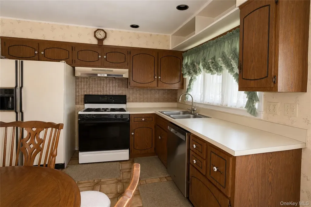 1108 Mcdonald Avenue Wantagh NY 11793