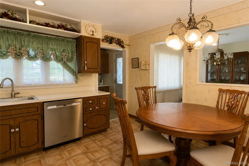 1108 Mcdonald Avenue Wantagh NY 11793