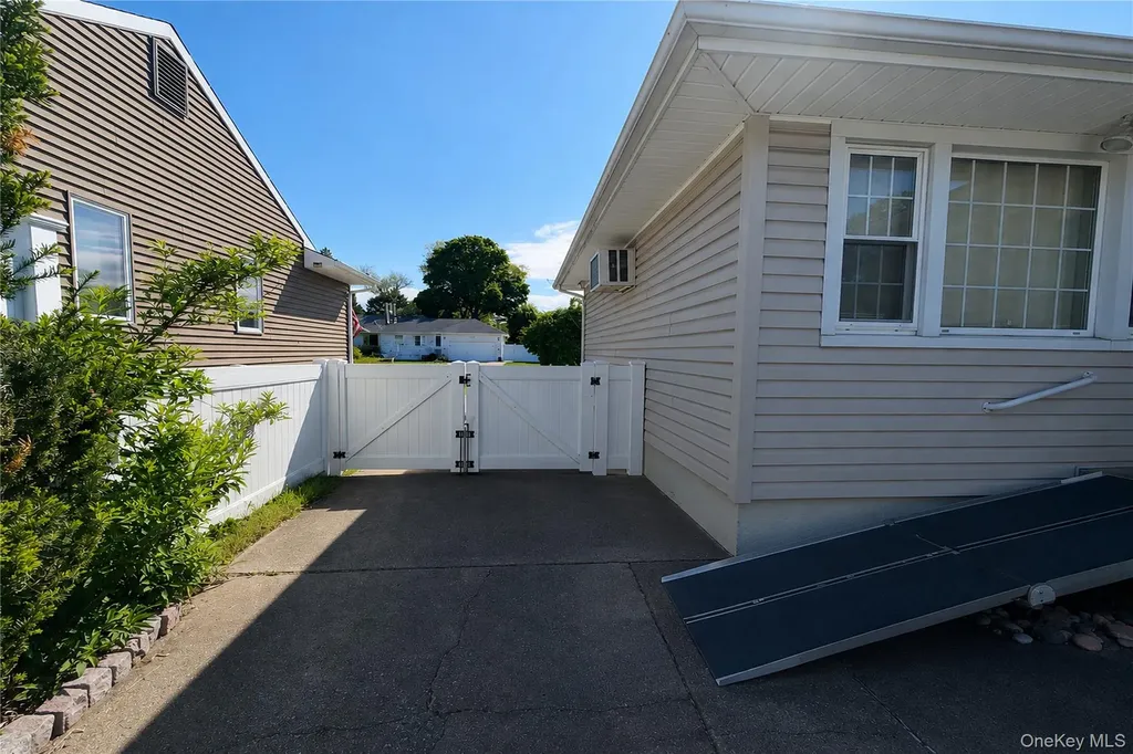 1108 Mcdonald Avenue Wantagh NY 11793
