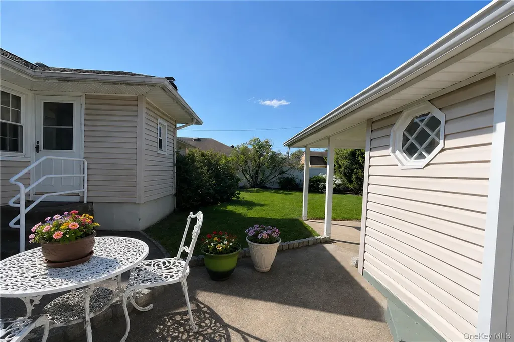 1108 Mcdonald Avenue Wantagh NY 11793