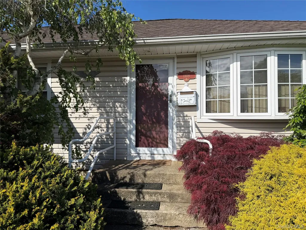 1108 Mcdonald Avenue Wantagh NY 11793