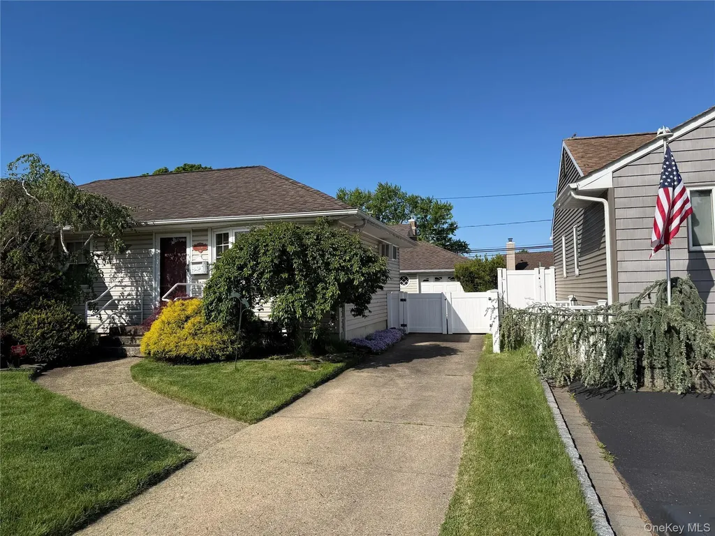 1108 Mcdonald Avenue Wantagh NY 11793