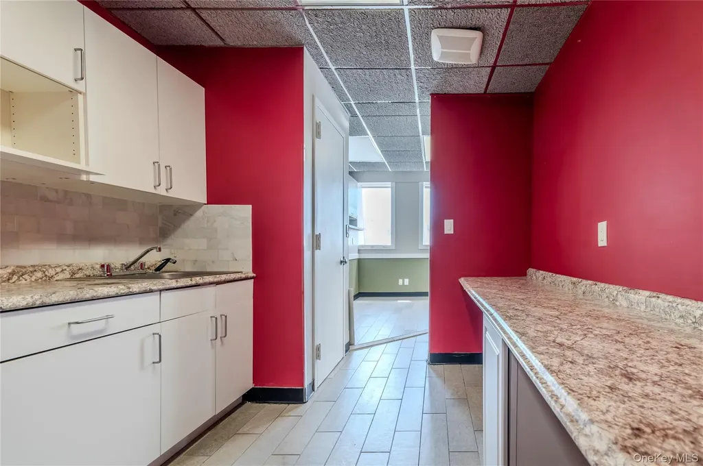1575 Hillside Avenue New Hyde Park NY 11040