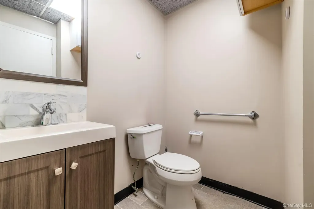 1575 Hillside Avenue New Hyde Park NY 11040