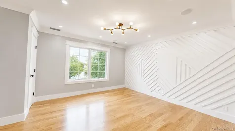 26 Kingston Avenue Hicksville NY 11801