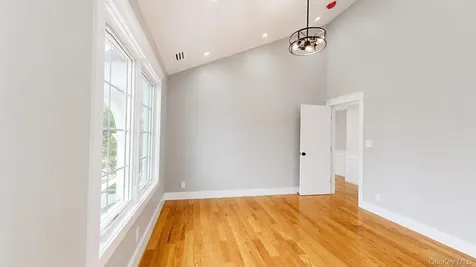 26 Kingston Avenue Hicksville NY 11801