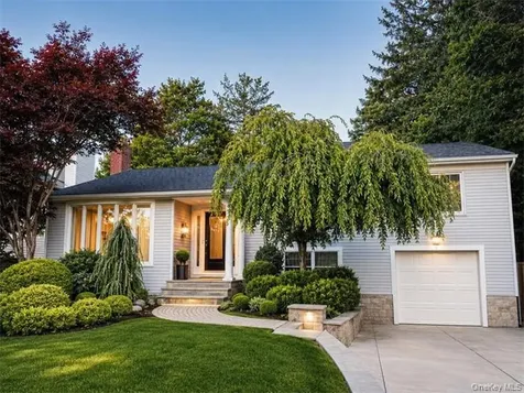 5 Eaton Road Syosset NY 11791